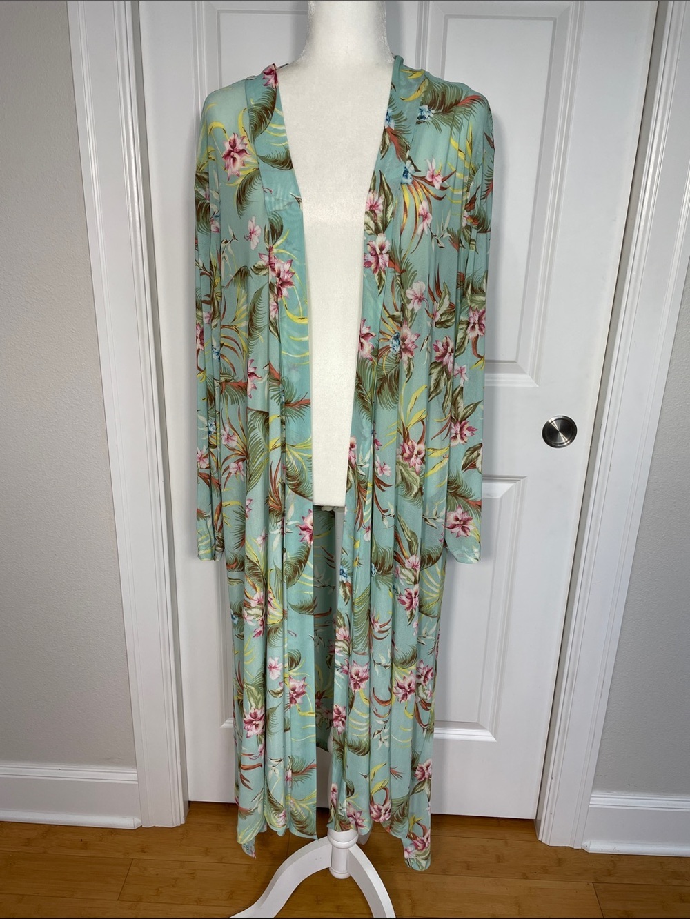 The Pyramid Collection 3X Plus Mint Green Tropical Floral Mesh Duster Cardigan